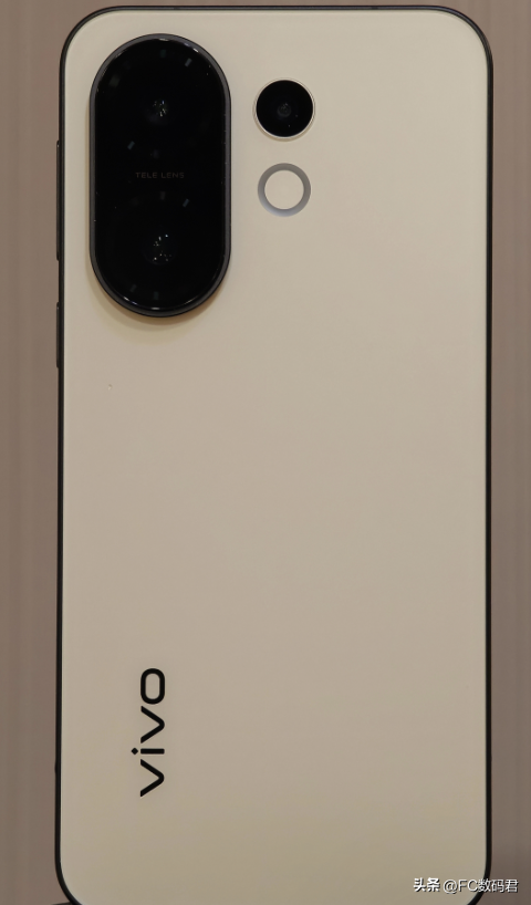 2025 年闭眼入的 4 款全能机！荣耀、OPPO、vivo、华为各有狠活，