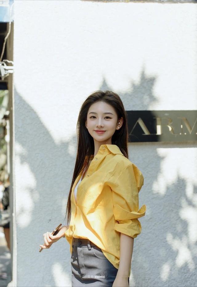 安徽大学校花 黄玉瑶 鹅蛋脸 美得犯规，太美了美的让人移不开眼