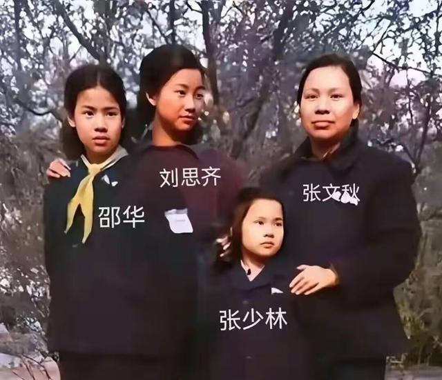 刘思齐有多美？1949年的一张留影，那年她19岁气质非凡！