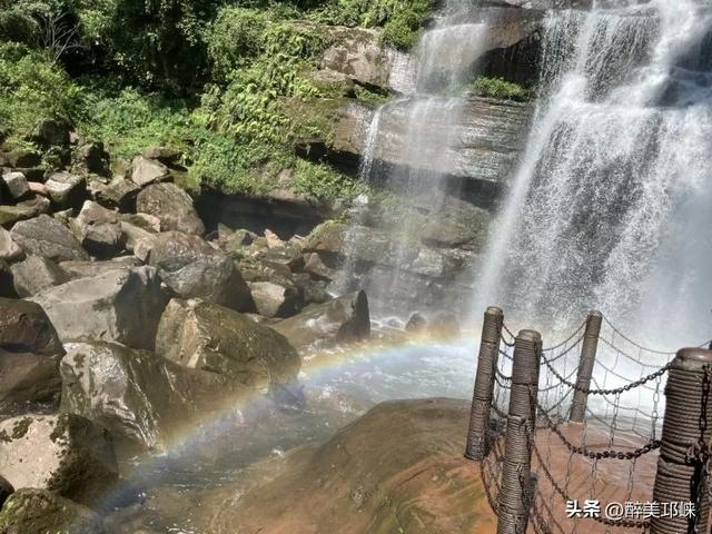 夏末初秋的天台山，看流萤把夏末的尾巴染成碎金