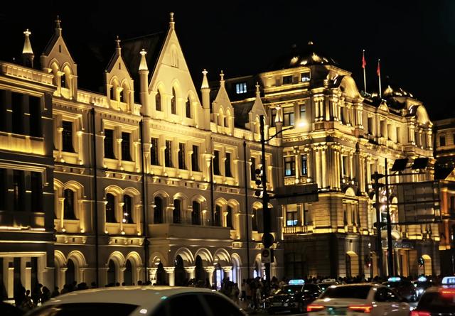 上海外滩近代建筑群夜景，让很多人停下了脚步！