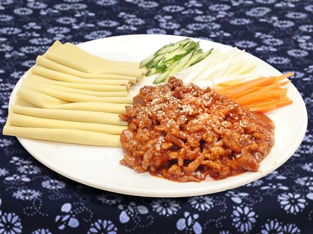 （家常版京酱肉丝）酱香浓郁肉嫩多汁，秒变厨房大厨的秘密武器！ 第3张