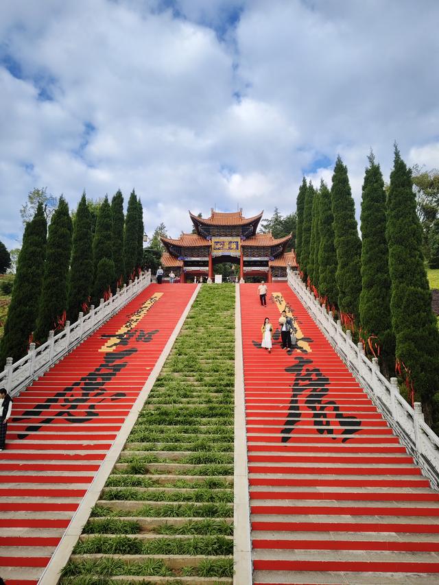 南行漫记：游锦屏山，看世界第一大弥勒佛。