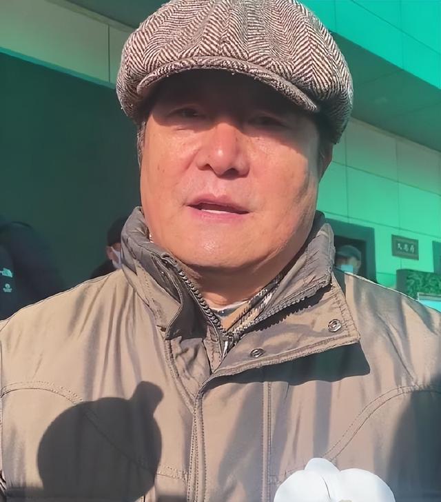 何晴葬礼举行！儿子手捧骨灰，遗像曝光惹泪目，廖京生现身送别