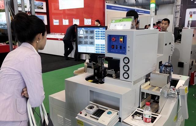 荷兰着急出口！问中国买不买光刻机，突然开窍的背后有没有内幕？