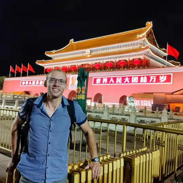 我,37岁法国人,清华硕士,中国生活13年获永久居住权,非常自豪