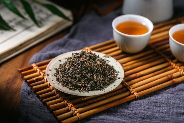 家里放了5年的茶叶，一直没拆封，还能喝吗？看完你就明白了