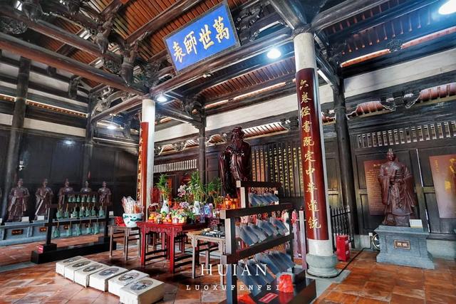 来泉州惠安别只去崇武古城！在这座千年古县登科山逛夜市！