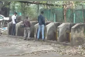 印度不愧是“人间炼狱”：奇葩习俗刷新三观，愚昧无知让人发指图片