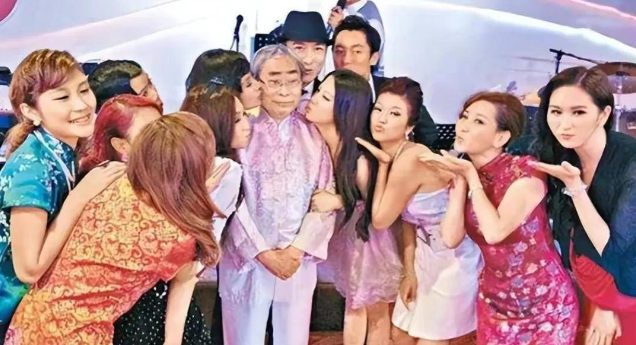 大儿子沉迷美色无心家业，二儿子败光400亿，一世英名被后代毁掉