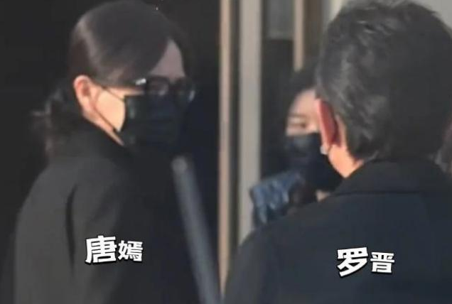 婚变传闻后，罗晋携任素汐与母亲去祈福，撕下了唐嫣仅存的体面