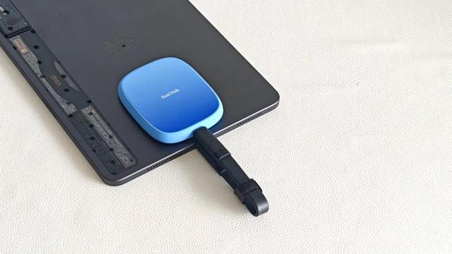 闪迪创作者系列磁吸手机SSD评测 iPhone最佳存储搭子 ！