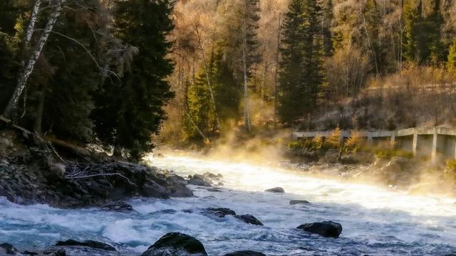 云雾缭绕 喀纳斯驼颈湾