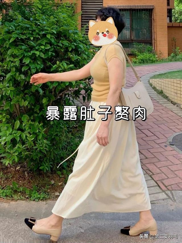 中年女人“模仿年轻人穿搭”有多毁形象？看完对比图就懂了