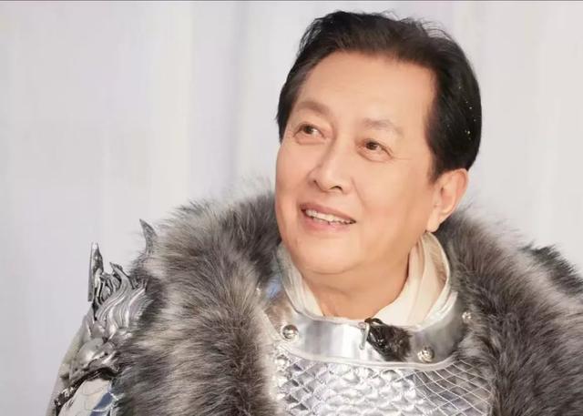 唐国强的“糟心事”：两个儿子都是残疾，难怪他73岁也不敢退休！