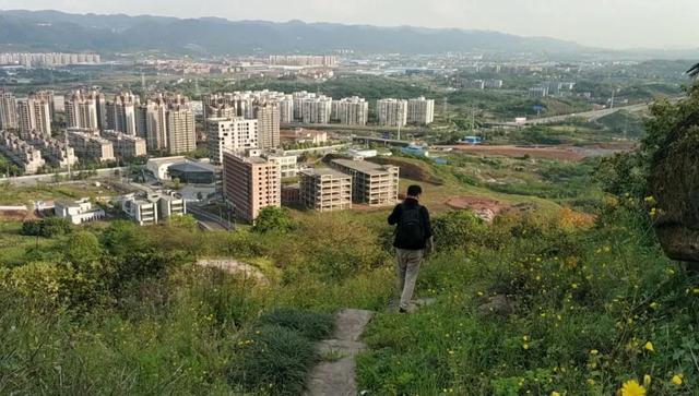 重庆九龙坡有一座明朝大寨，拥有18道城门，相传张献忠在此称帝