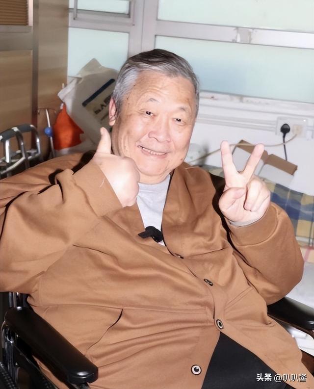 出名后出轨保姆，气死原配，如今77岁的他晚景凄凉，子女与其割席