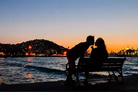 我26岁，出租屋隔壁的情侣每晚的动静，让我无法入眠图片