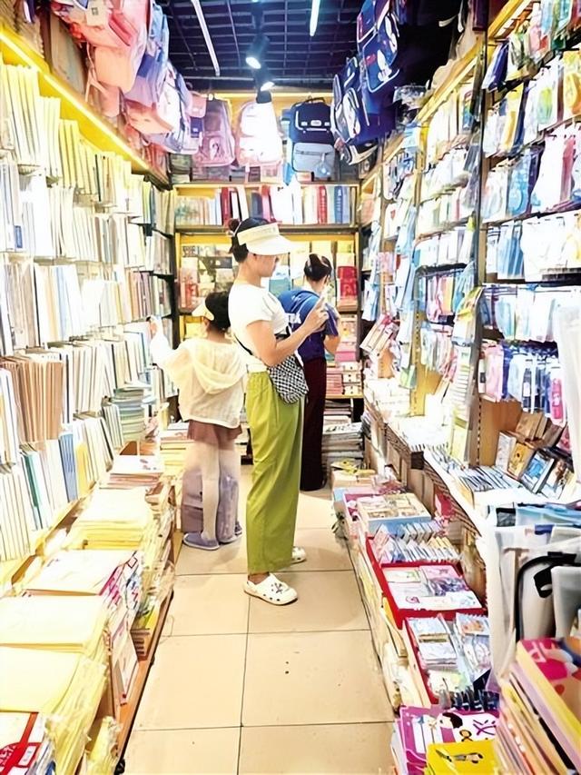 8.27郑州晚报财金周刊 | 中部秋冬服饰订货会在郑举行