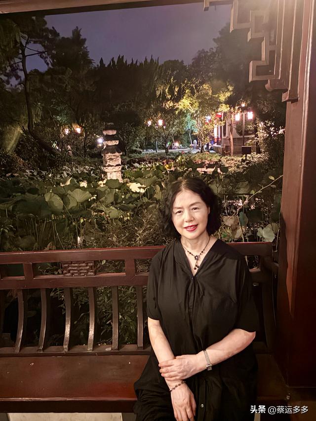 夜游上海古猗园，夜景璀璨迷人