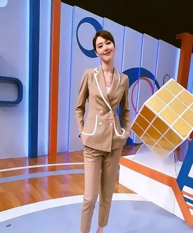 讨好大佬！陪睡上位，遭央视“开除”，她身上的标签哪个才是真的