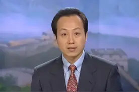 04年罗京封神一战：17分钟口播12页临时稿件，领导在外拿着保心丸图片