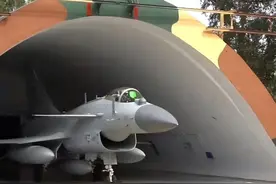 印军炸弹先爆了，枭龙升空，埃及强援就位，巴铁要靠中国武器打赢图片