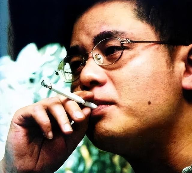 她一生 “风流成性、老少通吃”，撩汉无数，至今54岁却依旧单身