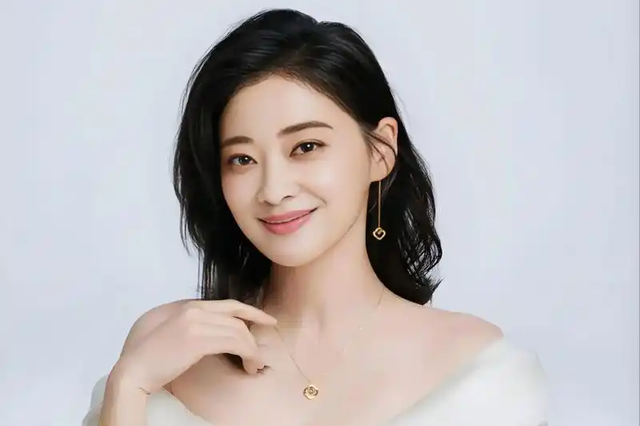 吃梅婷6年软饭，“出轨”李小冉惨遭断手断脚，今与梅婷天差地别