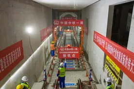 杭州至湖州德清市域铁路I标段轨道工程顺利贯通图片