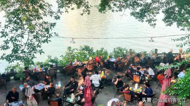 重庆安逸巴适的古街，既能享受惬意慢生活，又能欣赏绝美江景！