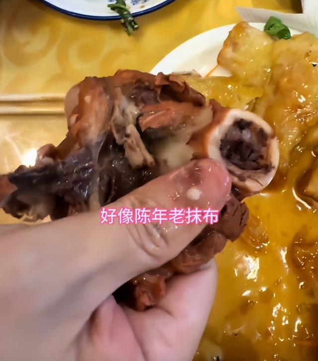 长春饭店宰客后续：6块臭骨头88元，店已关门，文旅局回应引争议