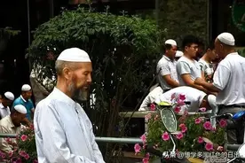 你知道回族男人头上的“小白帽”有什么特殊含义吗？图片