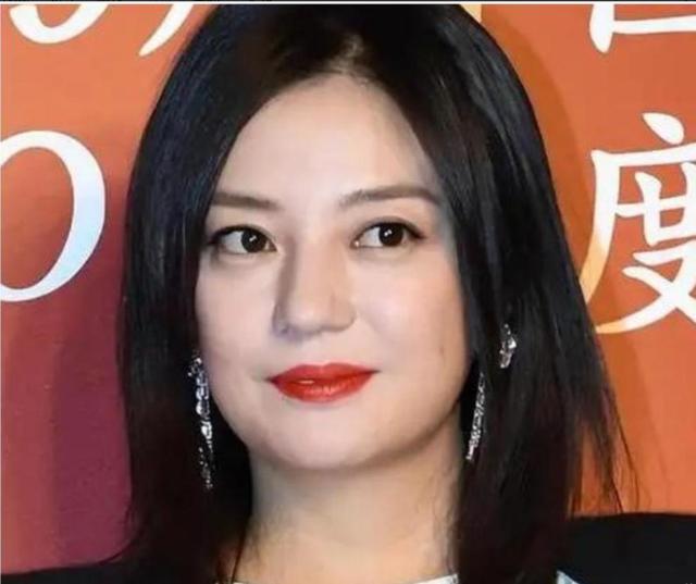 封杀四年，49岁赵薇突传消息，因胃癌去世传闻5个月前就真相大白