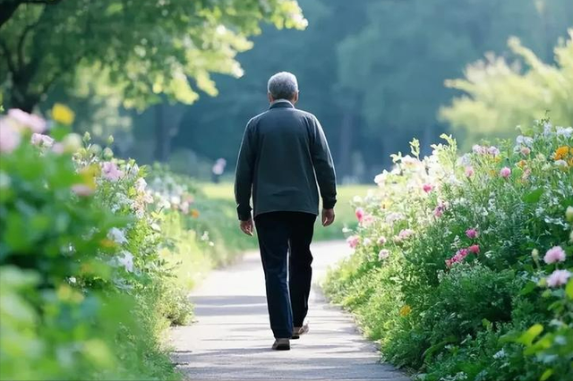 医生发现：坚持走路锻炼的老人	，过不了半个月，会迎来4大变化