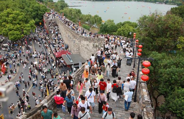 中央定调2026！释放重磅信号：明年经济怎么干？让钱袋子有保障