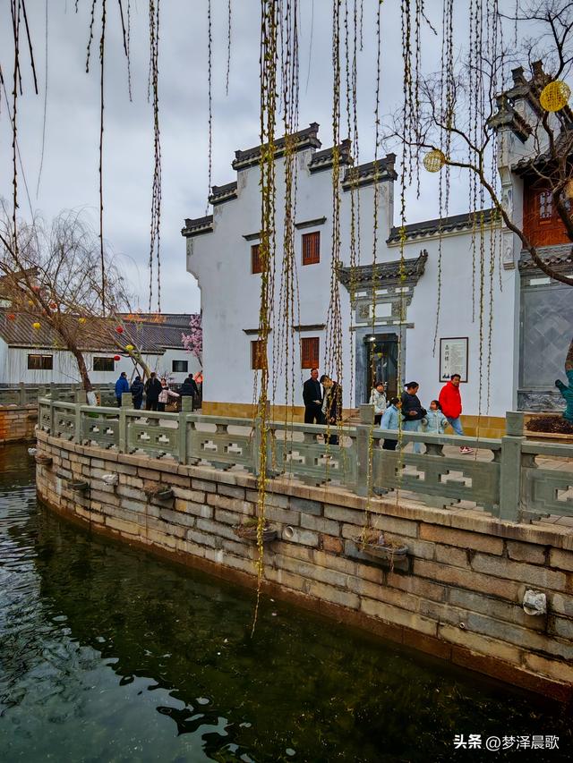 湖北祥云湾初春：垂柳展新颜 古建谱华章