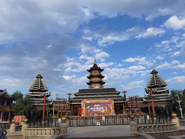 七夕今宵看碧霄，牵牛织女渡河桥 。方特全息影像沉浸体验千年神话