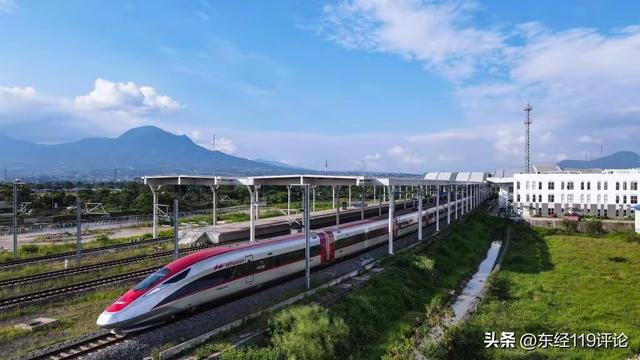 印尼总统看完阅兵，决定将他们拖了30年，价值5800亿的项目给中国