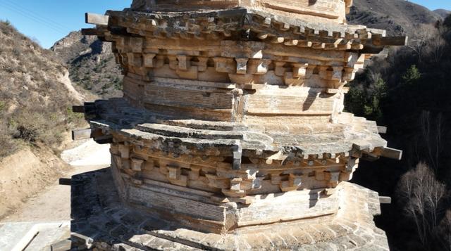 这座塔到底经历了什么为何成这个样子——河北张家口镇水塔