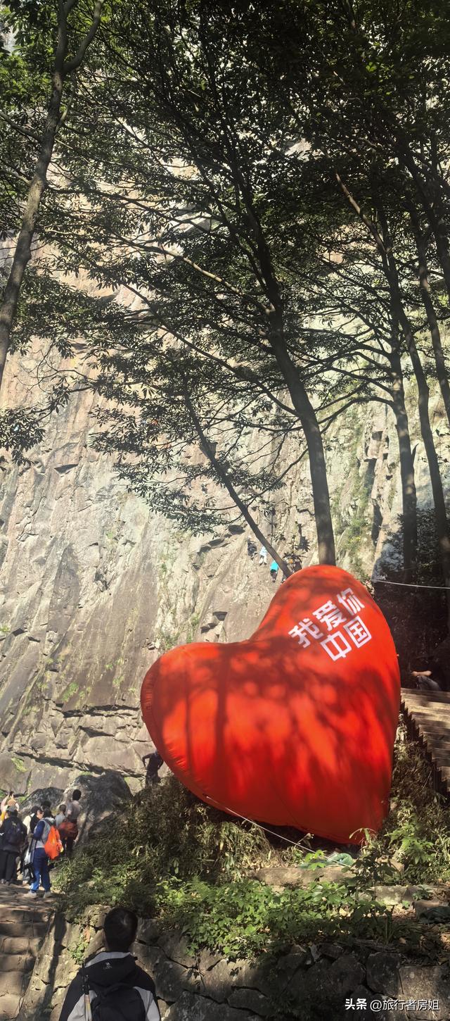 真是醉了，徒步奉化东西岙徐凫岩看悬崖飞瀑堵人竟然堵到怀疑人生