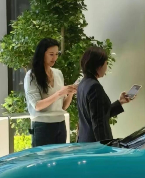 睡完首富睡总统：从小妹到顶级名媛，靠男人捞到268亿，她凭啥？