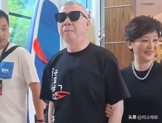 演都不演了！58岁徐帆刚回应完离婚的传闻，恶心的一幕就出现了
