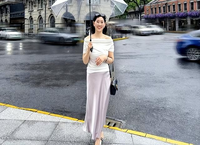 这是我见过穿得最高级的55+女人，不穿廉价装，衣简利落	，太气质