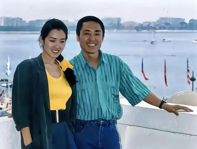 张艺谋和巩俐合影，张艺谋和陈婷合影，生理性喜欢显而易见