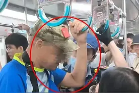 真解气！老人强迫女孩让座后续来了！警方介入：65岁老人被拘留！图片