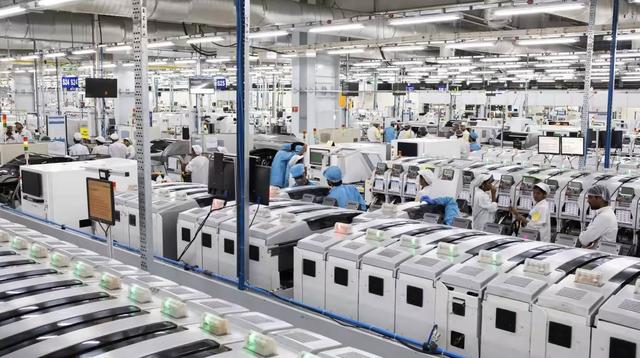 苹果休斯顿工厂发AI服务器，自研芯片撑算力，6000亿计划再进一步