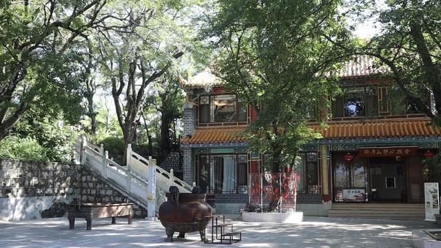 登上1999级台阶，触摸最大的弥勒佛像，百年古寺锦屏山