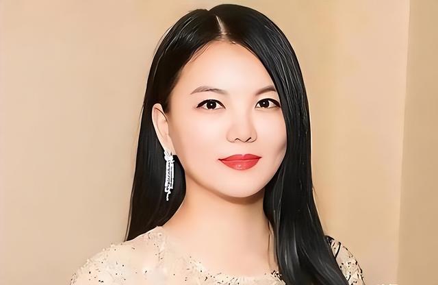 李湘风波再发酵！家境被扒底朝天，父母身份揭秘，原来何炅没说错