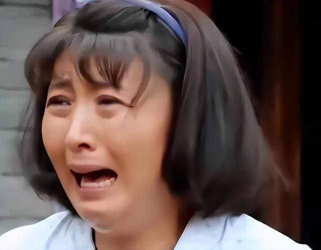 闫学晶哭穷风波还没一个月	，令人恶心的一幕再次上演，网友：严查